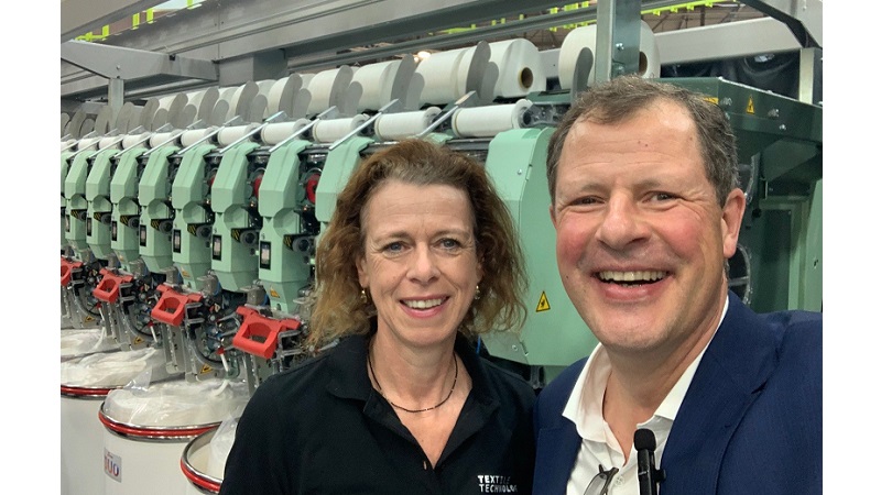 Mechthild Maas and Thomas Oetterli (CEO of Rieter) in front of J 70 – air-jet spinning at low yarn conversion costs