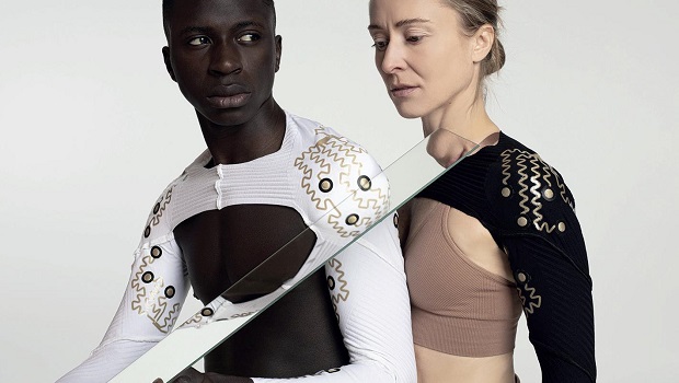 Fraunhofer researchers and designers combine style with functionality: in this case with clothing that measures muscle activity and thus optimizes rehabilitation processes (Source: Jessica Smarsch)
