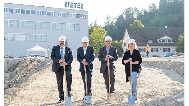 Left to right: Michael Künzle (Mayor), Bernhard Jucker (Chairman of the Board of Directors of Rieter), Norbert Klapper (CEO Rieter), Christa Meier (City Councillor and Head of Building Department) (Source: Rieter)