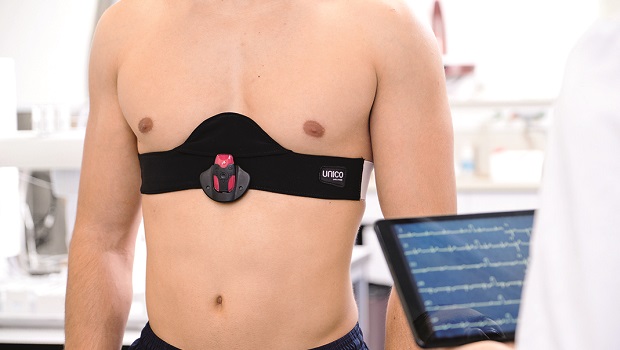With the cardio-belt made of snug tissue and embroidered electrodes, physiologically important parameters can be measured comfortably over a longer period of time 