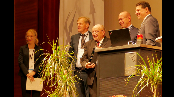 Prof. Hilmar Fuchs being honoured with the Life Time Award (Source: STFI)